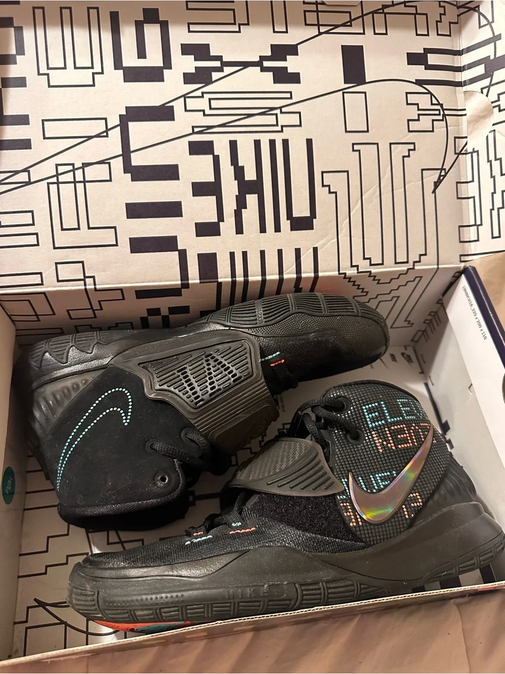 Nike Kyrie Basketball Shoes – Size 5Y – Worn Twice